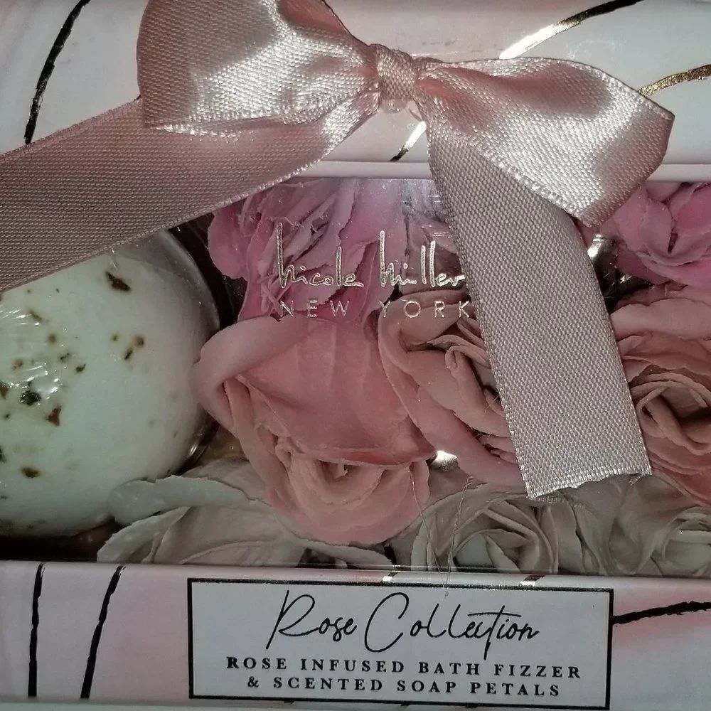 BRAND NEW ROSE COLLECTION INFUSED BATH FIZZER SET